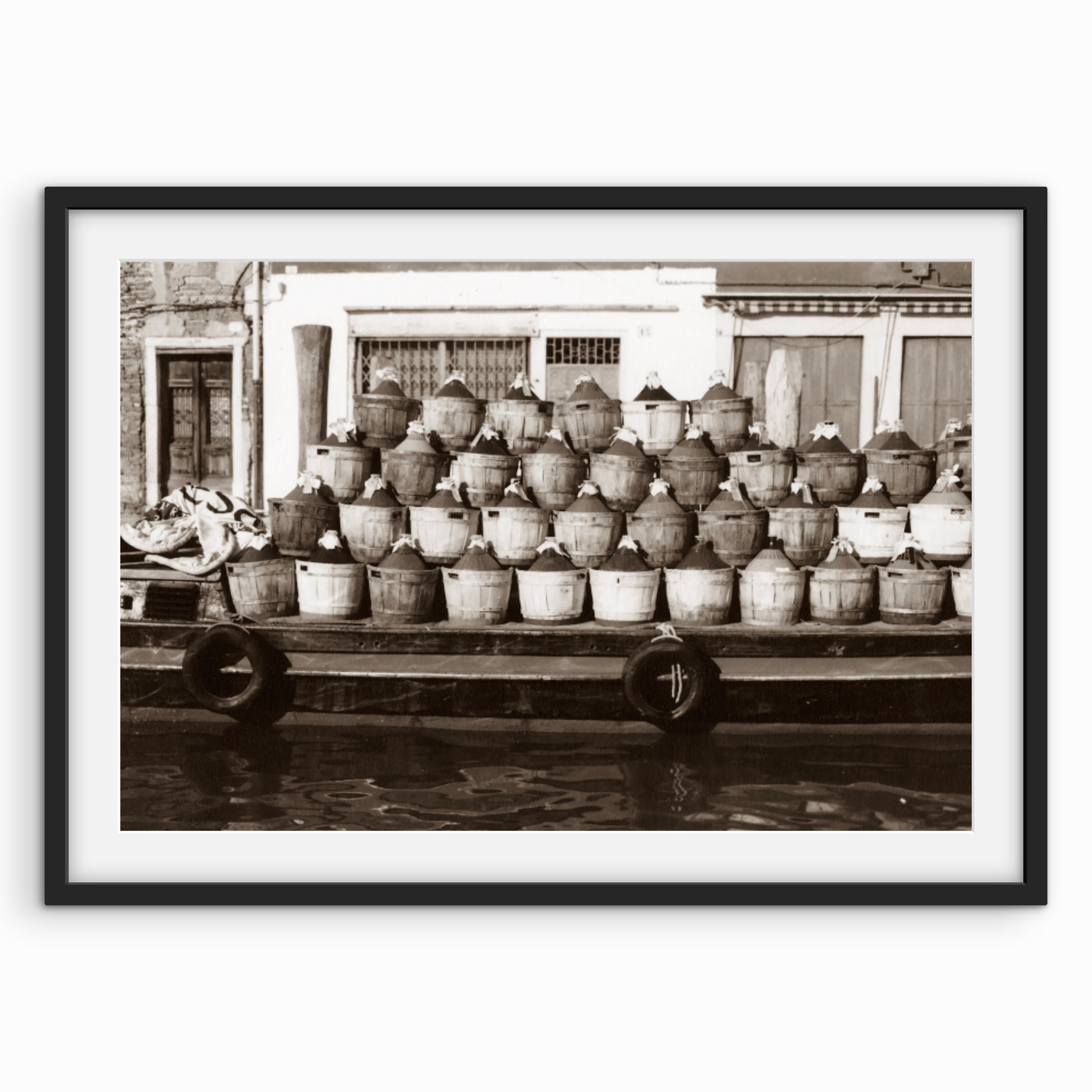 Chianti Barge, Venice